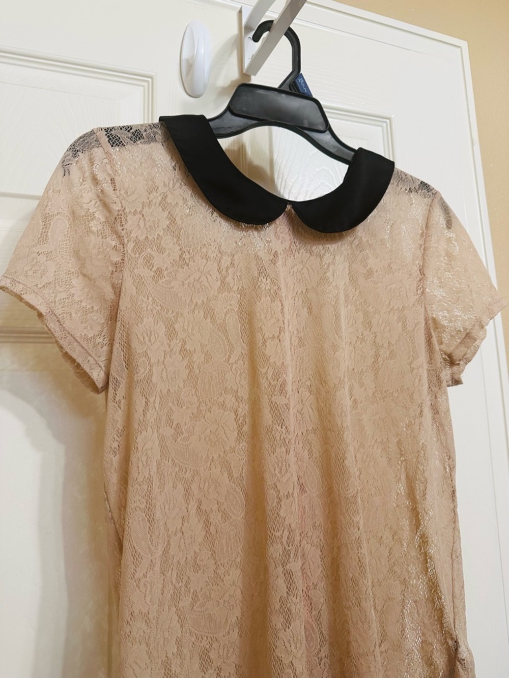 Forever 21 Blush Lace Top Size Small 💗 - Picture 2 of 9